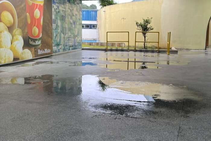 Goteiras na Rodoviária de Juiz de Fora colocam em risco a segurança e a acessibilidade 1 VU RODOVIARIA