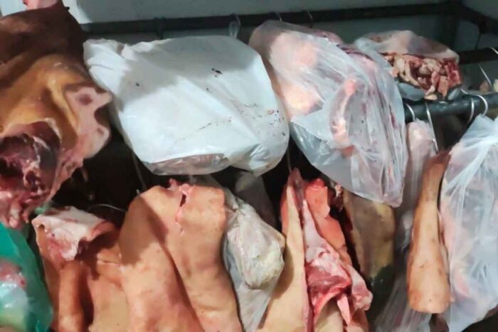 Mais de 1 tonelada de carne imprópria para consumo é apreendida em açougue na região 2 acougue pm d