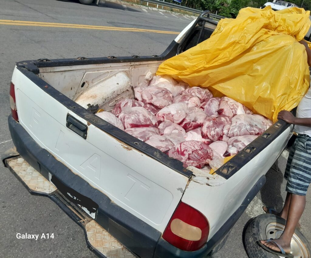 Polícia apreende 400 kg de carne imprópria que seria comercializada 1 carne