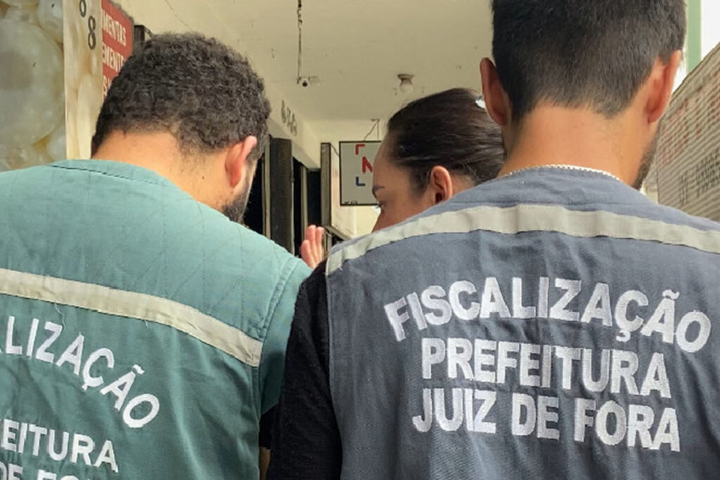 Por falta de laudo de marquise, fiscalização interdita cautelarmente imóvel no Centro 1 Por falta de laudo de marquise, fiscalização interdita cautelarmente imóvel no Centro