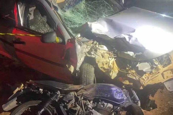 Motociclista morre após invadir contramão e colidir com carro 1 pmr