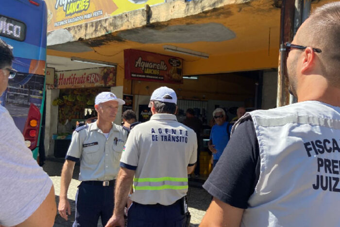 Ponto de ônibus na Getúlio Vargas tem tamanho reduzido