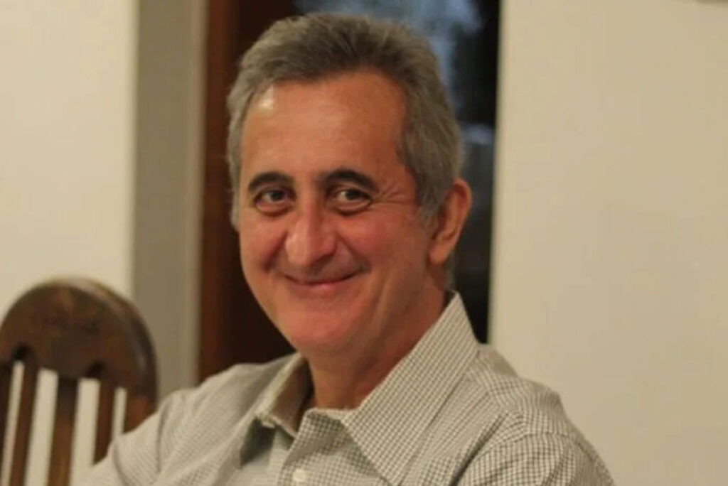Eloésio Paulo: Algumas obras literárias se tornaram 'boas mercadorias para suas editoras e bandeiras políticas para seus admiradores' 3 Sala de Leitura