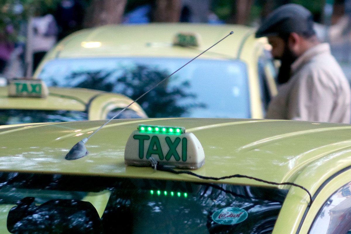 Serviços de táxis e aplicativos de transporte podem ficar mais caros em 2025 1 taxi