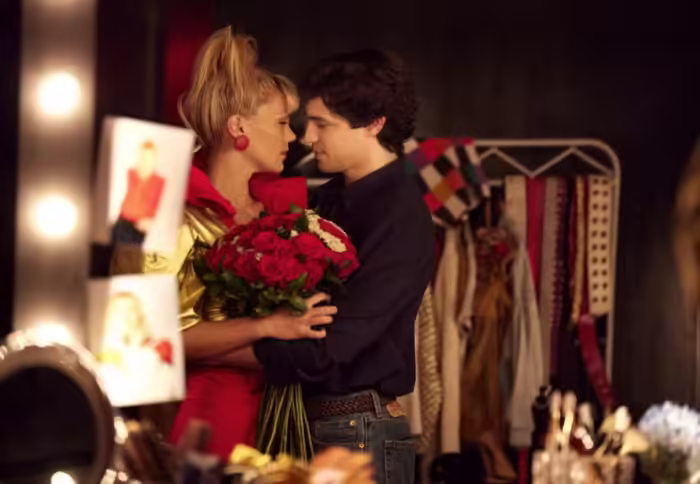 Senna: 5 motivos para você parar tudo e dar o play na série da Netflix 9 xuxa senna