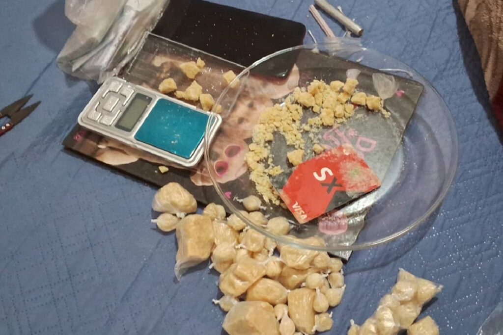 Homem é preso com quase 70 papelotes e porções de cocaína 1 Apreensao em sao joao del rei divulgacao PMMA
