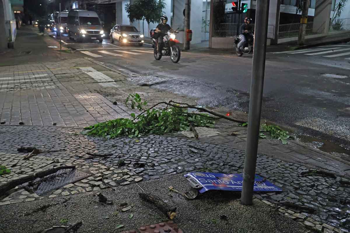 Chuvas-Rua-Santo-Antônio---Halfeld-foto-Leonardo-Costa Chuvas-Rua-Santo-Antônio---Halfeld-foto-Leonardo-Costa