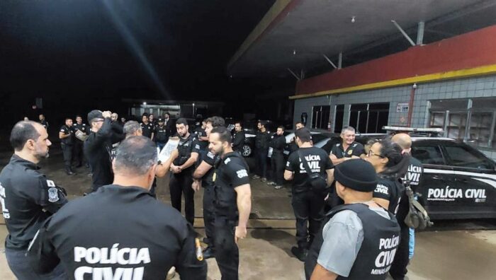 Polícia Civil realiza operação contra tráfico de drogas na Zona da Mata 1 Ao todo 50 policiais foram utilizados. (Foto: Divulgação/PCMG)