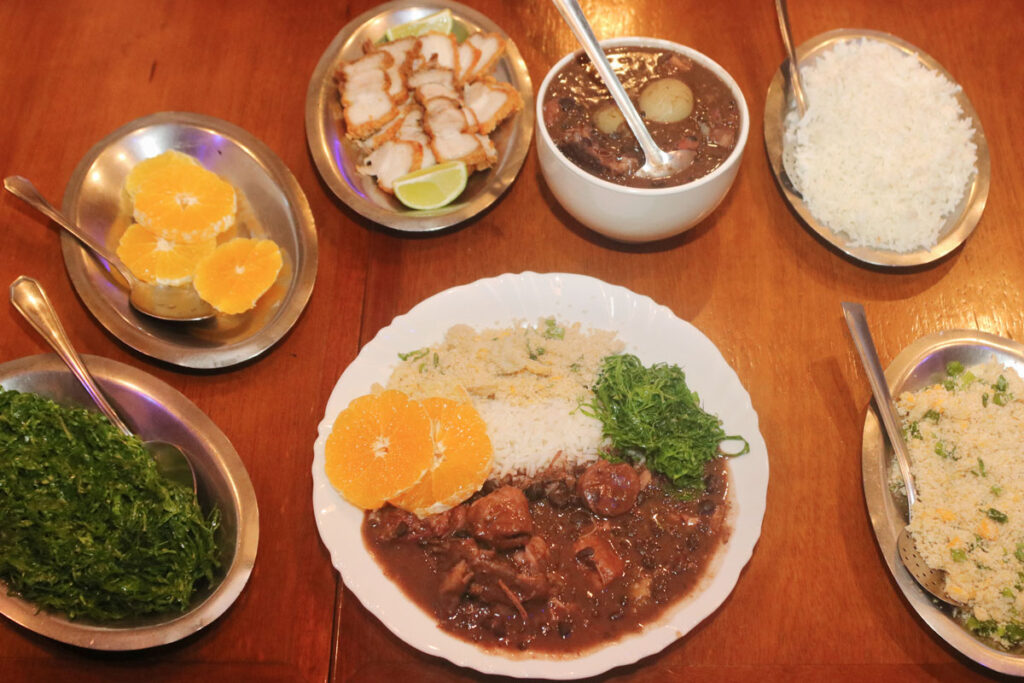 Feijoada da Dona Irene: conheça a tradição passada de mãe para filho no restaurante Caminho da Roça 3 feijoada