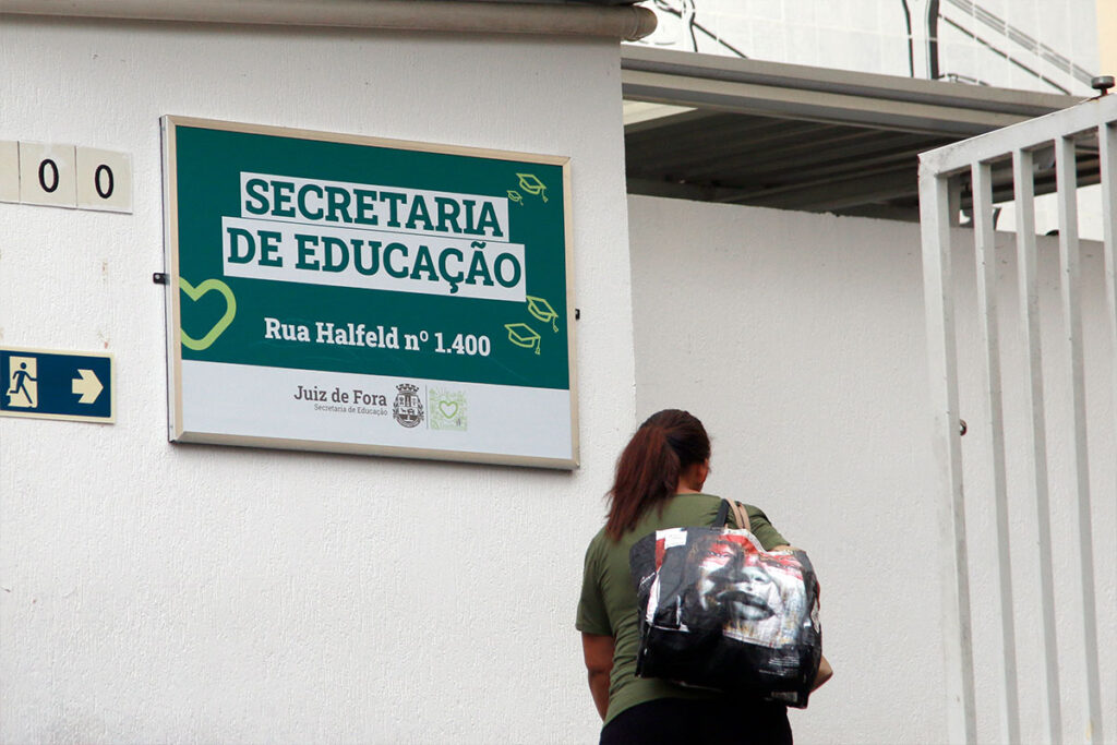 Contratação dos professores será retomada na quinta-feira