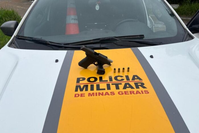 Homem é preso na BR-265 após perseguição 1 Homem é preso na Br 265 após perseguição Suspeito não obedeceu ordem de parada e possuía uma pistola