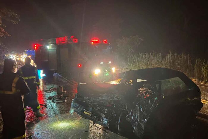 Casal morre e pelo menos três pessoas ficam feridas em acidente na BR-267 1 acidente 267 bombeiros 1