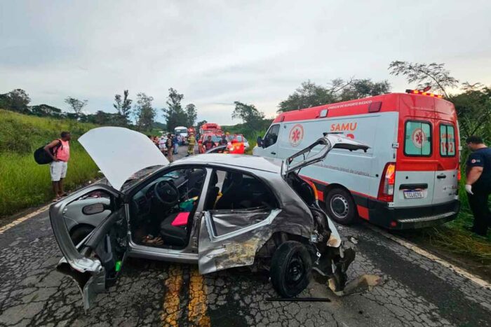 Criança morre e três pessoas ficam feridas em acidente na BR-267 1 acidente 267 bombeiros