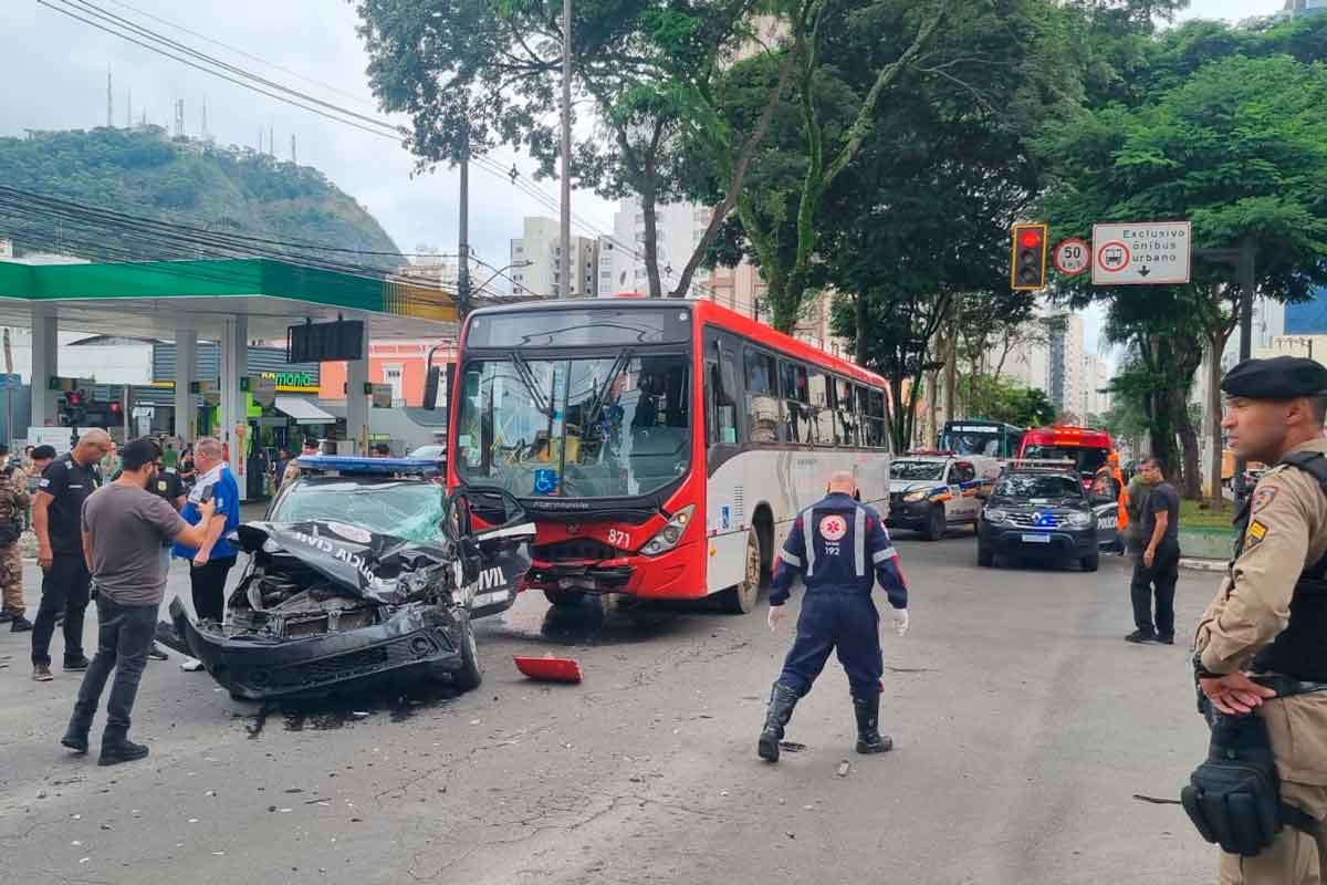 acidente-rio-branco-policia-civil-onibus-foto-leonardo-costa acidente-rio-branco-policia-civil-onibus-foto-leonardo-costa
