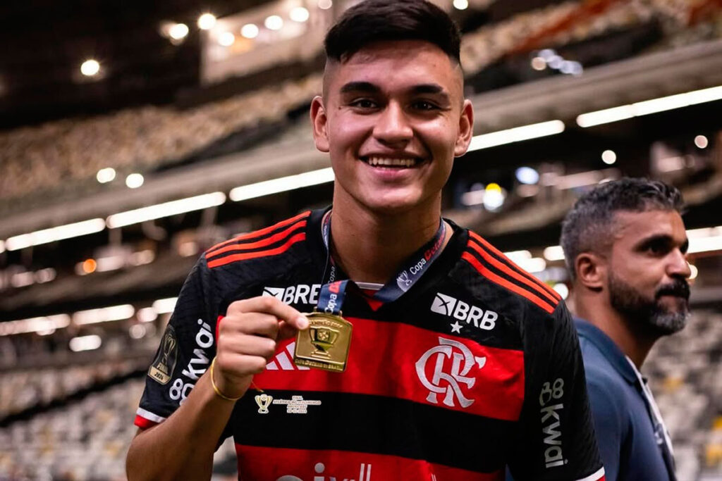 Flamengo empresta meia Carlos Alcaraz a time inglês 1 alcaraz flamengo by instagram editada