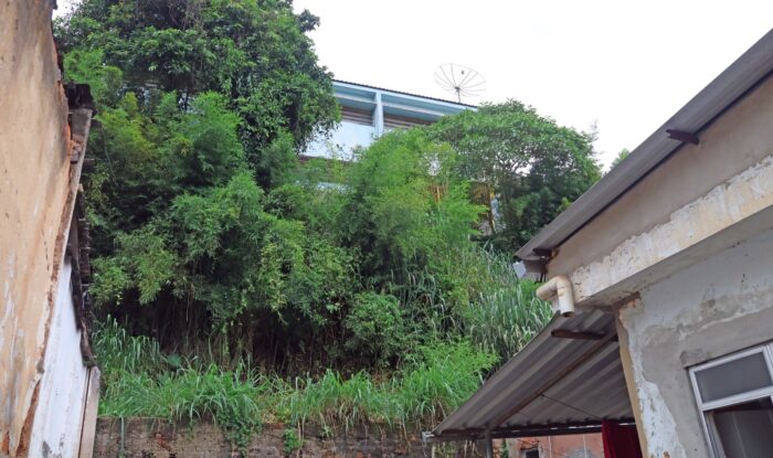 Moradores do Linhares temem deslizamento de terra em escola 1 escola aurea bicalho Leonardo Costa