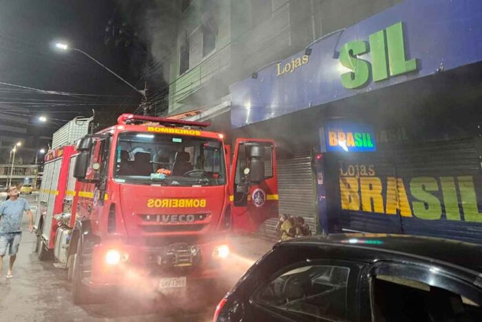 Açougue pega fogo no centro de Juiz de Fora 1 incendio centro bombeiros