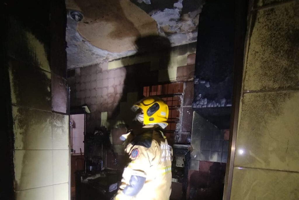 Incêndio consome residência no Manoel Honório 2 Incêndio consome residência no Manoel Honório