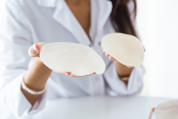 Erro em implante de silicone: cirurgião plástico é condenado a indenizar paciente em R$ 25 mil 1 Erro em implante de silicone: cirurgião plástico é condenado a indenizar paciente em R$ 25 mil