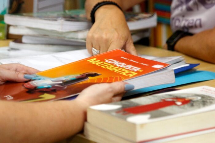 Juiz-foranos economizam até 50% com compra de livros didáticos usados 1 site 2 1