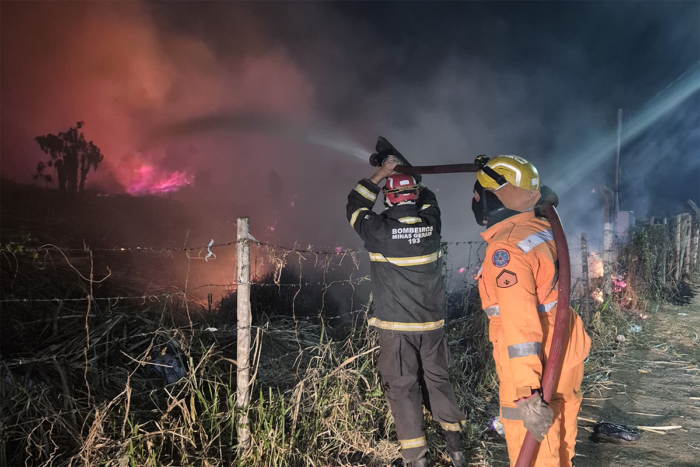 Três focos de incêndio: Bombeiros atendem ocorrências na Zona Sul e Leste da cidade 1 Bombeiros combatem tres focos de incendios em Juiz de Fora