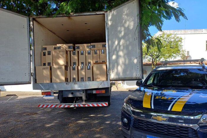 Carga de cigarros irregulares foi avaliada em R$ 1 milhão