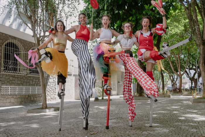 Juiz de Fora tem primeira ala de ‘pernaltas’ durante blocos do carnaval de 2025 1 pernaltas