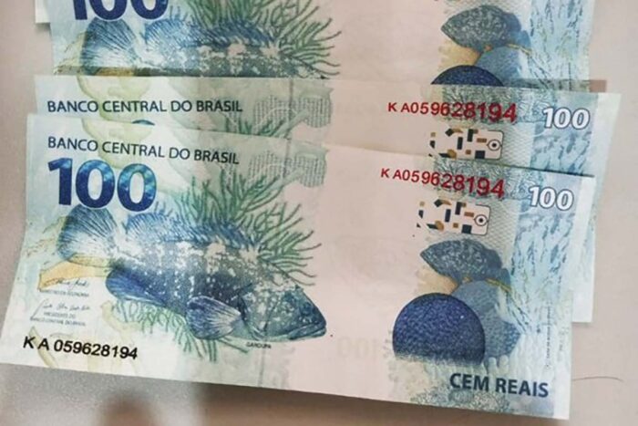 Homens são presos após comprarem R$ 2 mil em cédulas falsas pela internet 1 Dois homens sao presos com notas falsas em cidade mineira
