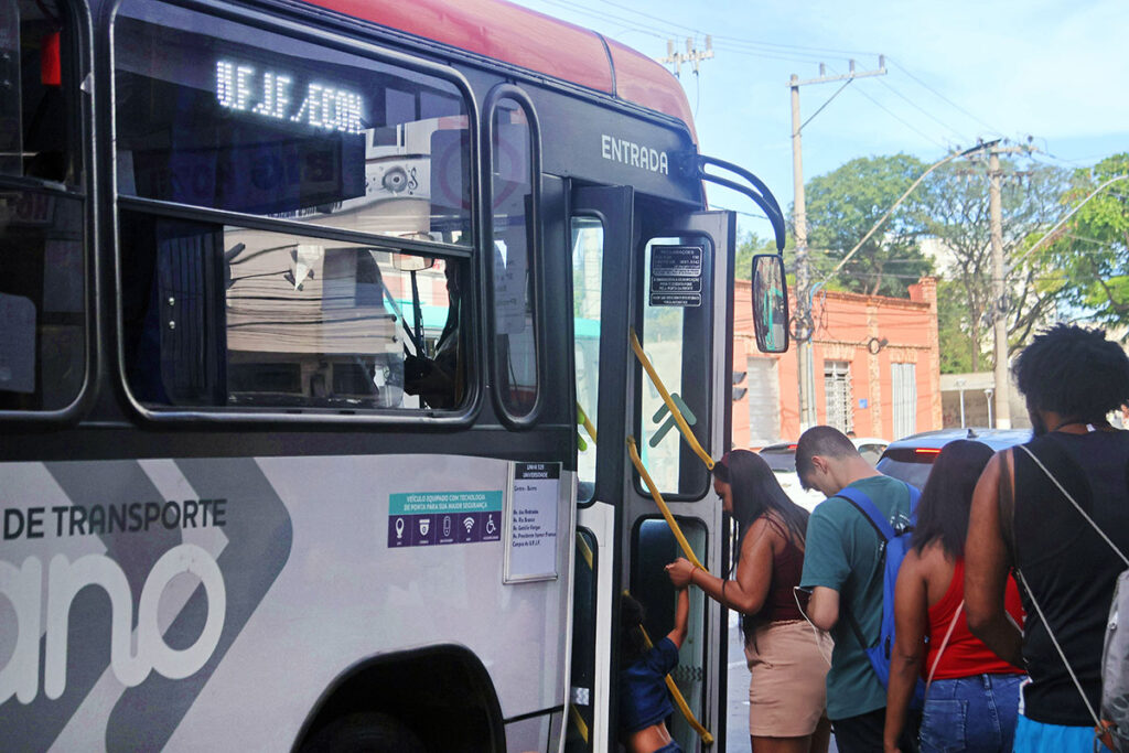 PJF altera horários de 37 linhas de ônibus; saiba quais 1 ônibus