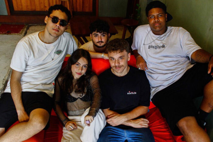 2a18 lança seu EP de estreia nesta sexta 2 2a18 lança ep de estreia Delírios