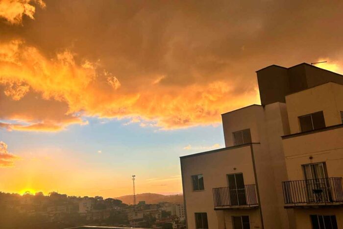 Entenda o fenômeno que deixou o céu 'amarelado' antes de ventania em JF 1 Entenda o fenômeno que deixou o céu 'amarelado' antes da tempestade de segunda-feira em JF
