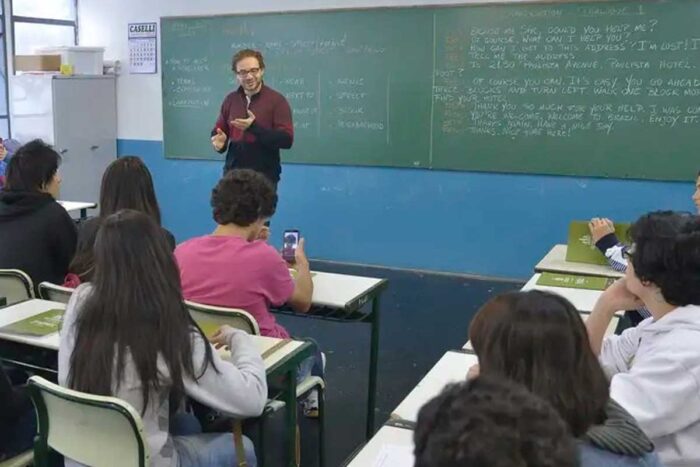 Câmara aprova projeto que pune escolas que recusarem matrículas 1 escolas matrículas
