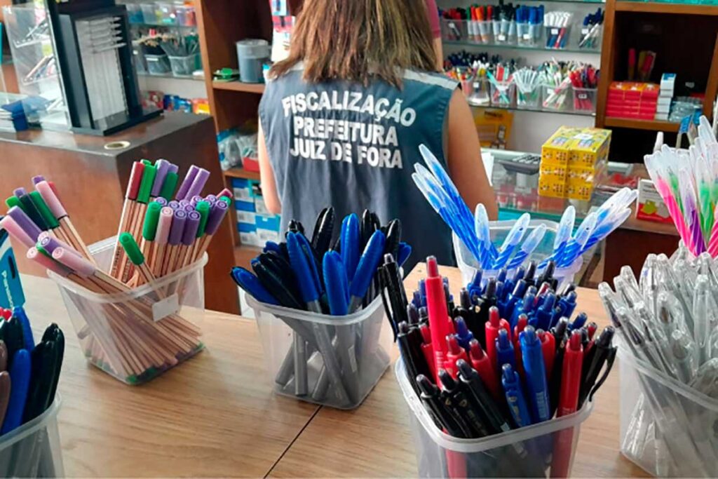 Doze papelarias são notificadas durante fiscalização 1 papelaria by divulgacao pjf editada