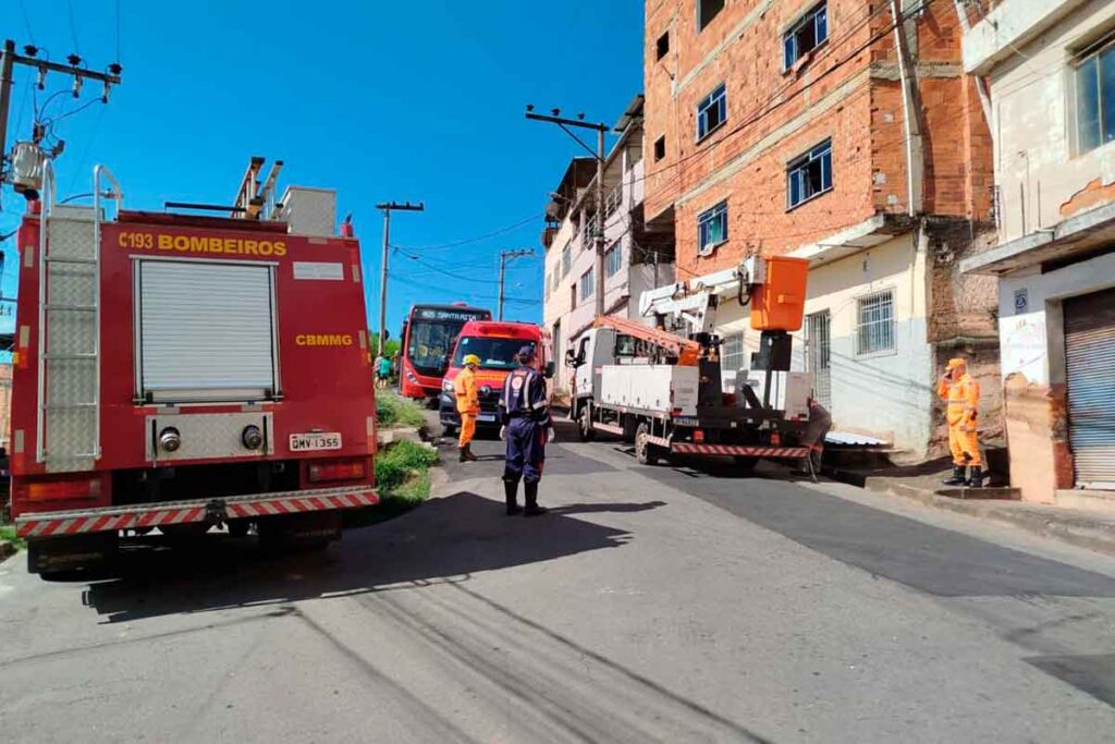 Serralheiro sofre queimaduras de segundo grau após descarga elétrica na Zona Leste 2 serralheiro tratada