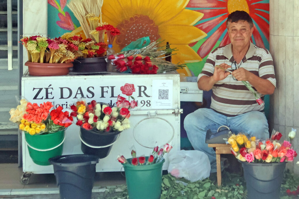 Zé das Flores: florista que ocupa o mesmo posto no Centro há quase 40 anos 3 zé das flores