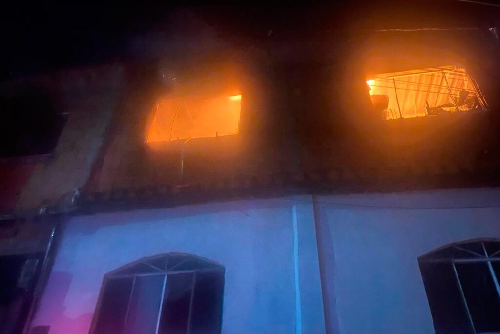 Incêndio causa danos em prédio de 3 andares no município de Barbacena 2 Incêndio causa danos em prédio de 3 andares no município de Barbacena