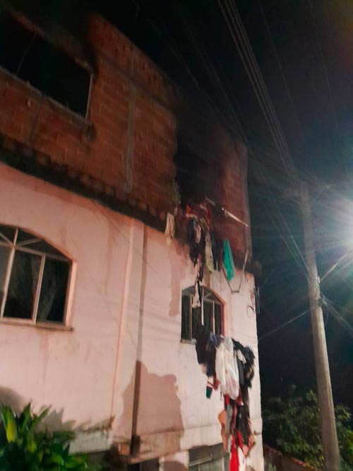 Incêndio causa danos em prédio de 3 andares no município de Barbacena 1 Incêndio causa danos em prédio de 3 andares no município de Barbacena
