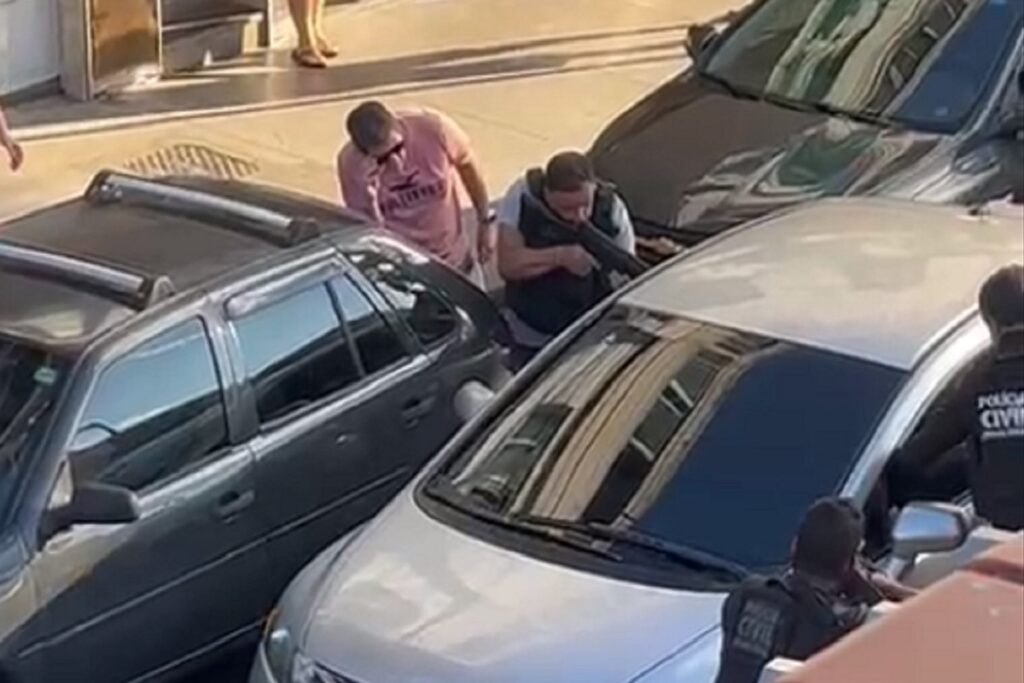 Vídeo: Polícia cerca carro no Manoel Honório e prende suspeito de stalking