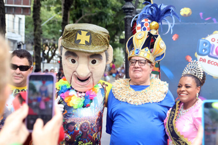 Público sente a ‘presença’ de Zé Kodak em desfile da Banda Daki 3 DAKI 001