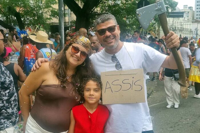 Público sente a ‘presença’ de Zé Kodak em desfile da Banda Daki 15 DAKI 013