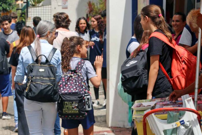ESTUDANTES FREQUENCIA ESCOLAR FELIPE COURI 1