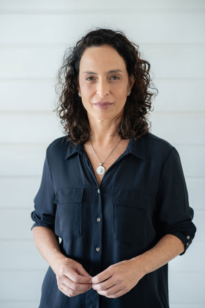 Escritora mineira Sílvia Paiva Ramos estreia com o romance 'Quem será contra nós?' 1 silvia lançamento