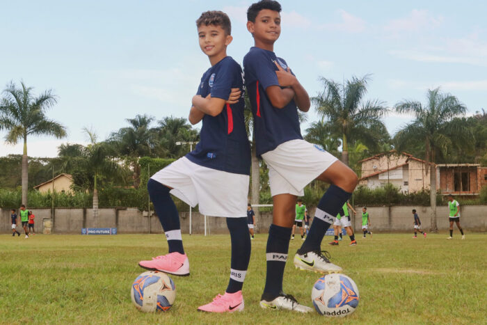 Juiz-foranos participam de campeonato no CT do PSG, em Paris 1 Jogadores PSG