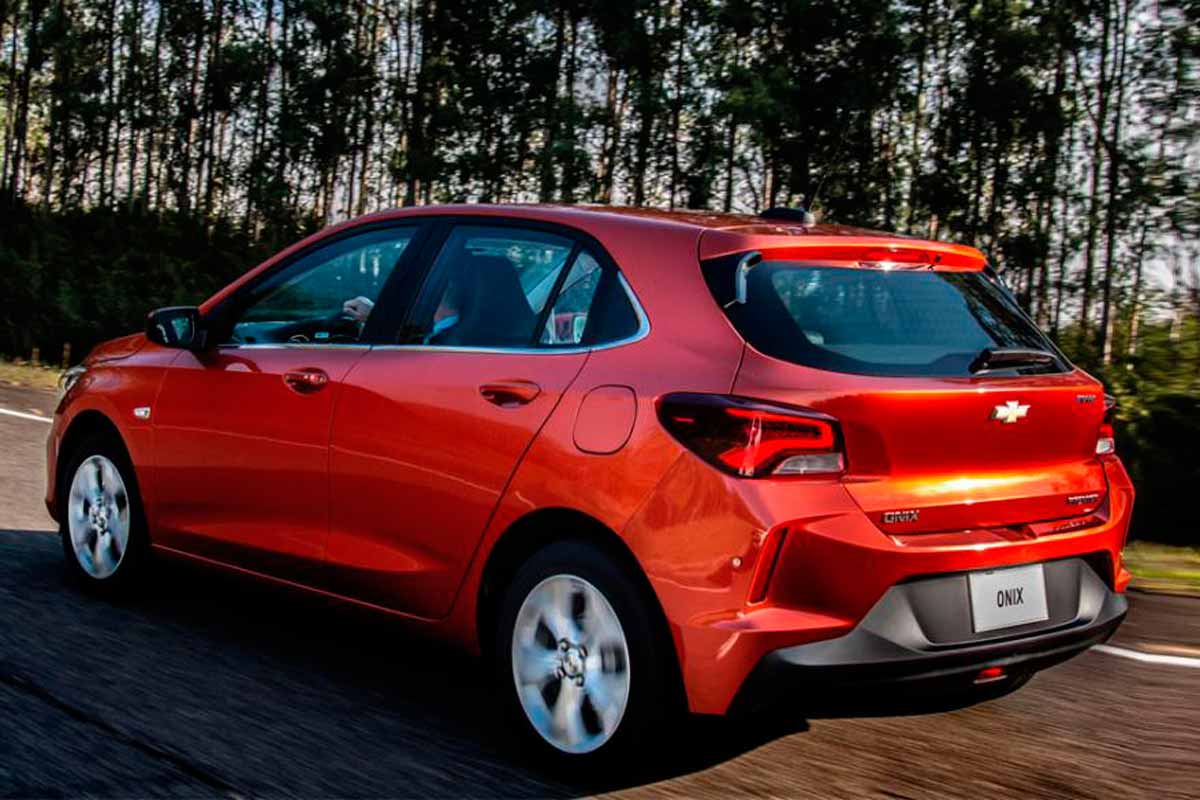 Onix Hatch tras foto divulgacao chevrolet 1