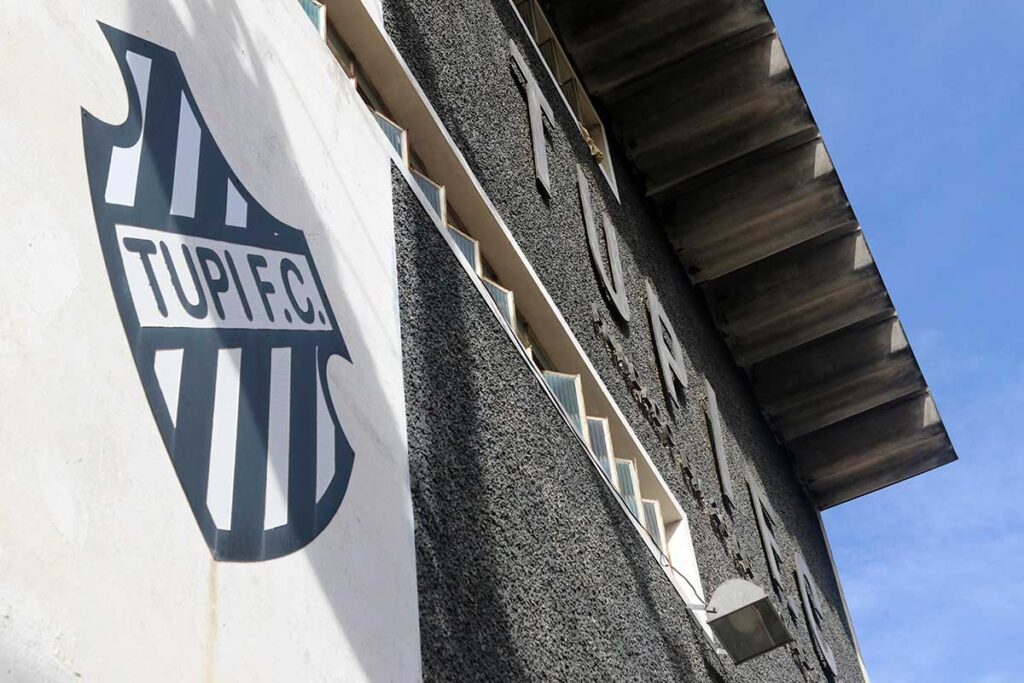 Empresa questiona recuperação judicial e pede falência do Tupi 2 SEDE TUPI F.C. FELIPE COURI 1 editada