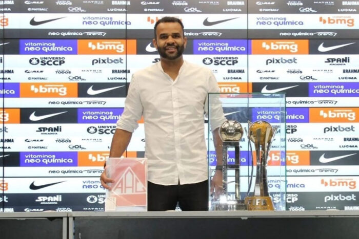 'Lapidar a pedra bruta': agente da região leva 40 atletas de futebol a clubes 1 Silas