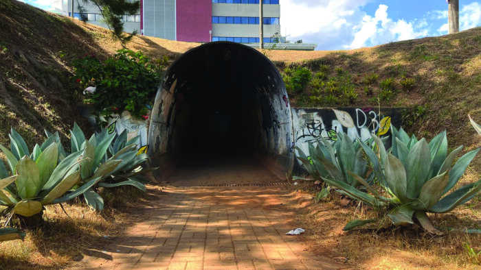 Pedestres reclamam de insegurança em túnel na Itamar Franco 1 Tunel 5 Mariana Souza