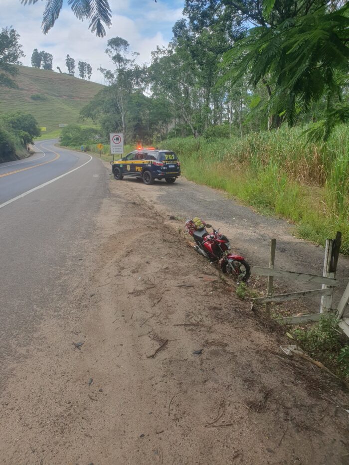 Após perseguição, motociclista é preso com tablete de cocaína na BR -116 1 motociclista