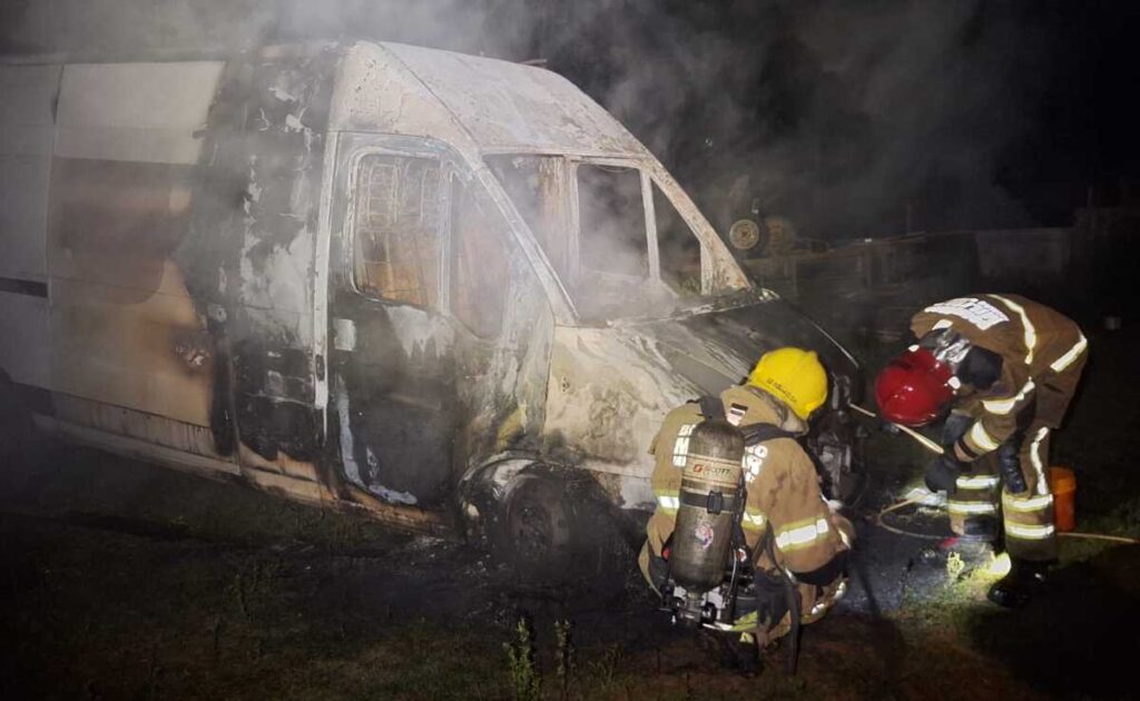 JF registra dois incêndios em veículos em menos de 24 horas e soma 17 casos só este ano 2 WhatsApp Image 2025 03 31 at 07.24.41 1