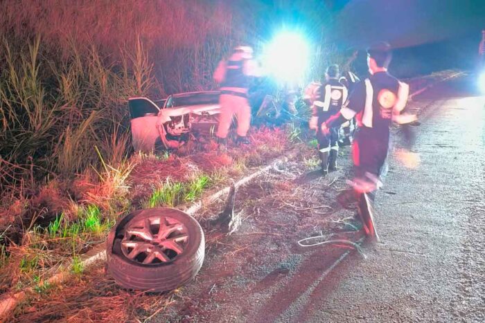 Colisão entre dois veículos deixa cinco vítimas na BR-267 em Juiz de Fora 1 acidente 267